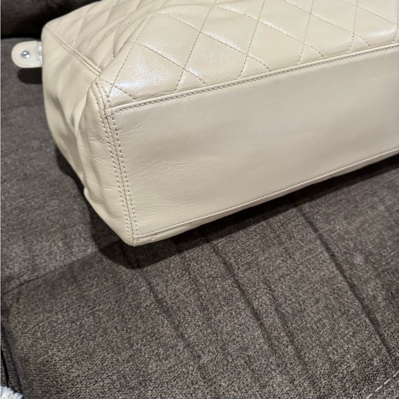 Excellent Condition Authentic Chanel Hand Bag Beige Lamb Skin - Picture 10 of 17